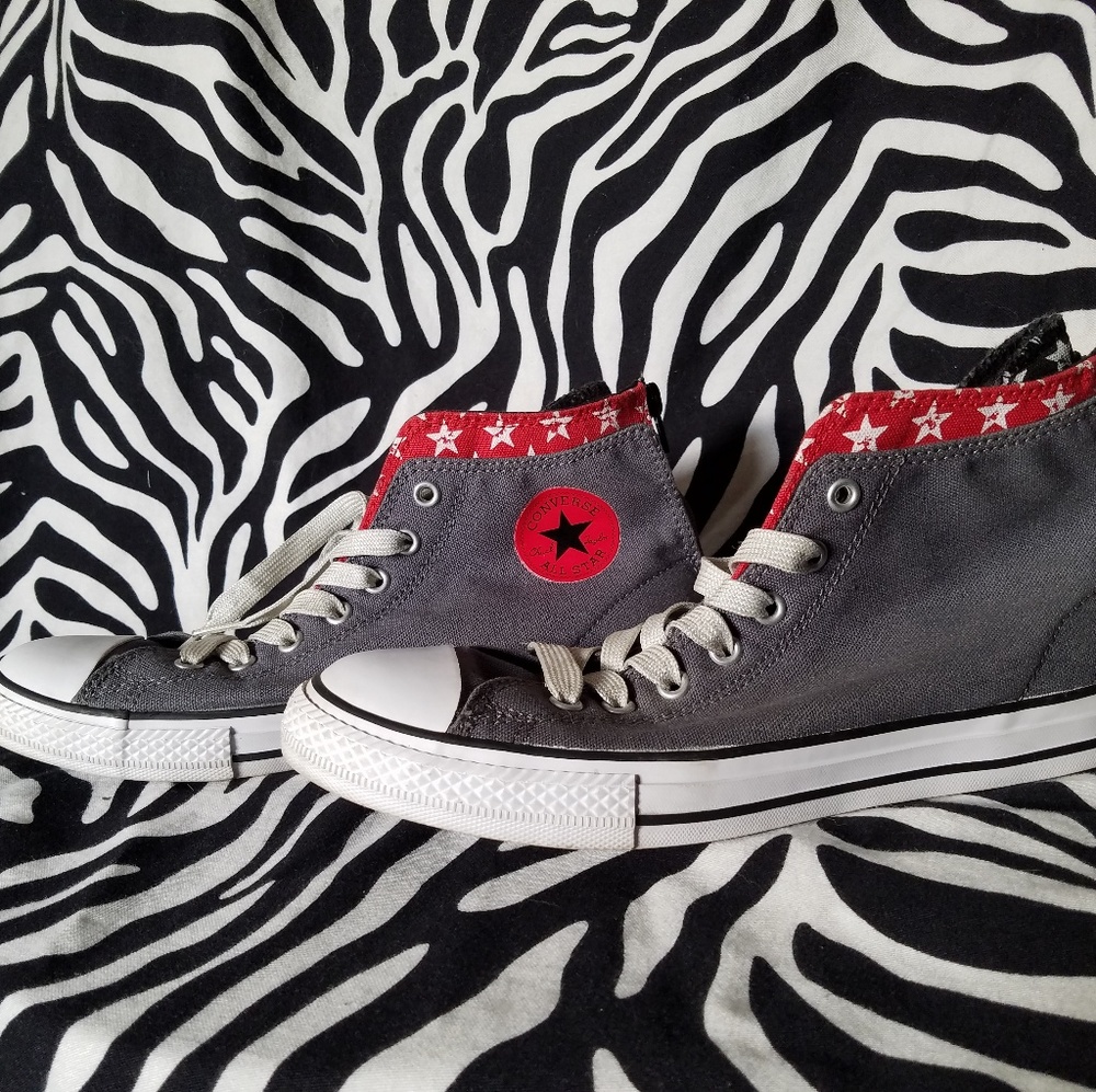 Grey and star patterned back zip Converse hi-tops